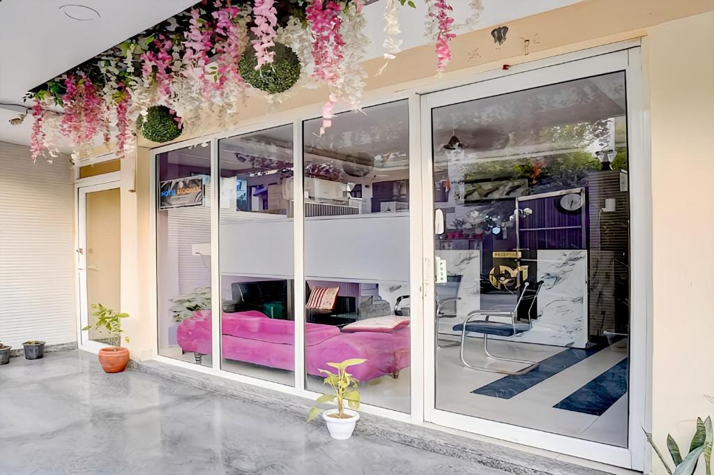 Hotel Moonlit in Noida