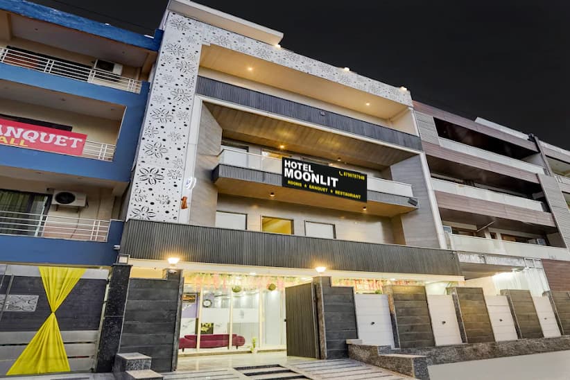 Hotel Moonlit in Noida