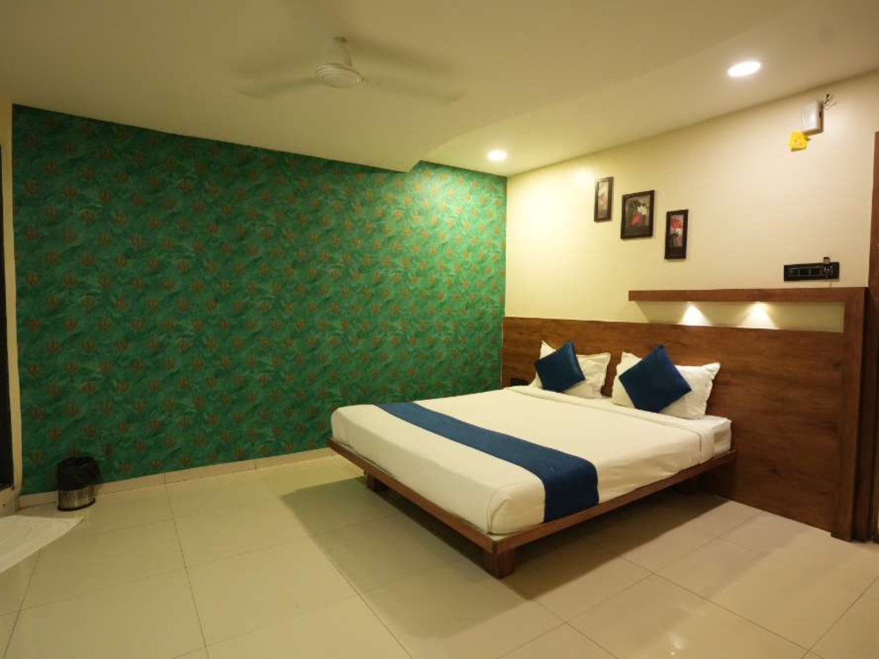 Hotel Pune Gate in Pune