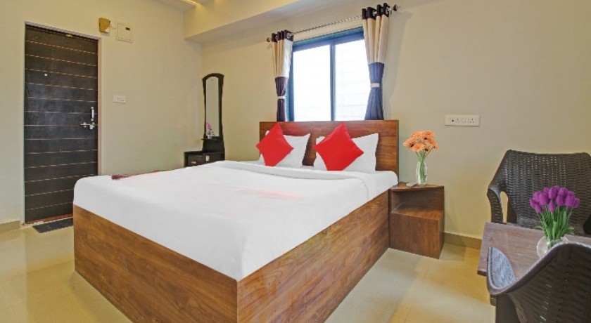 Hotel Dwarka in Pune