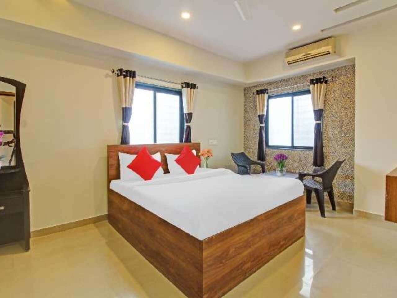 Hotel Dwarka in Pune