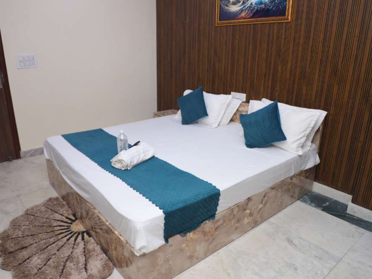 Hotel Shine Stay in Delhi