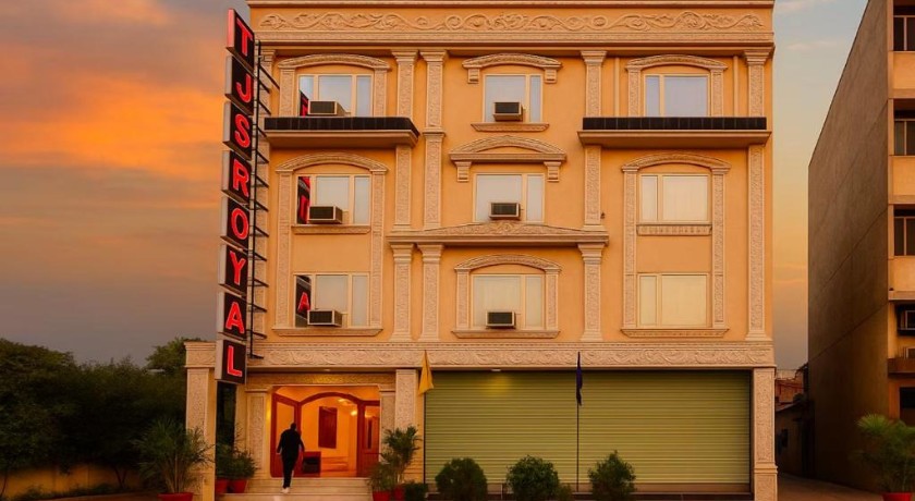 Hotel TJS Royale in Delhi