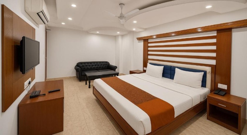 Hotel TJS Royale in Delhi