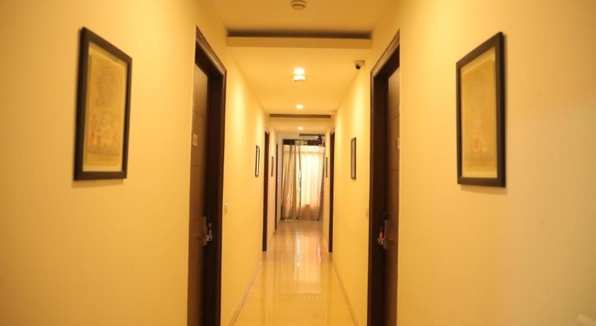 Hotel Nirvana Suites in Delhi