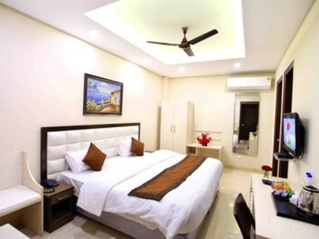 Hotel Nirvana Suites in Delhi