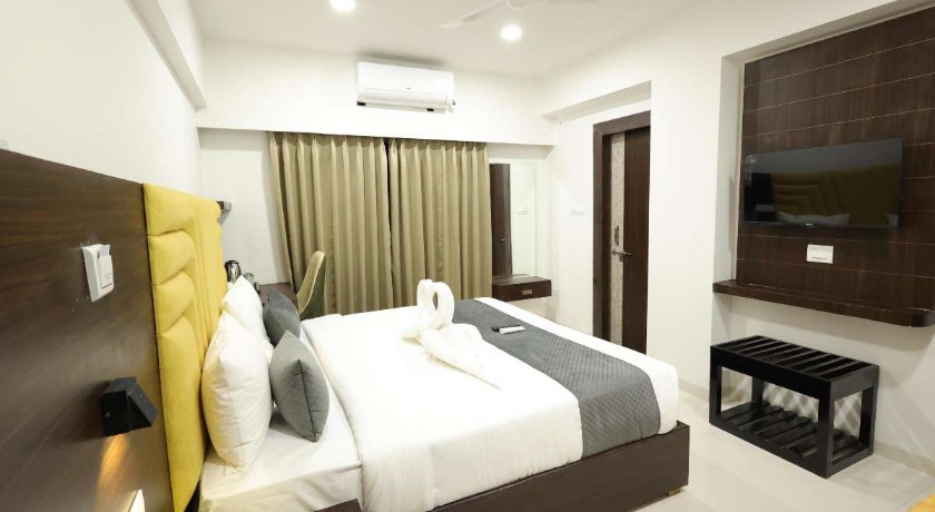 Hotel Meritel Grande in Indore