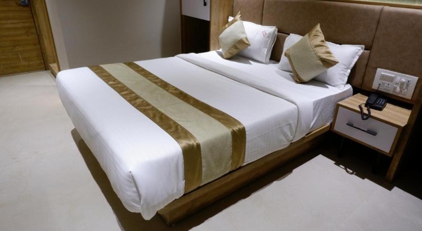 Hotel Amber Paramount in Mumbai