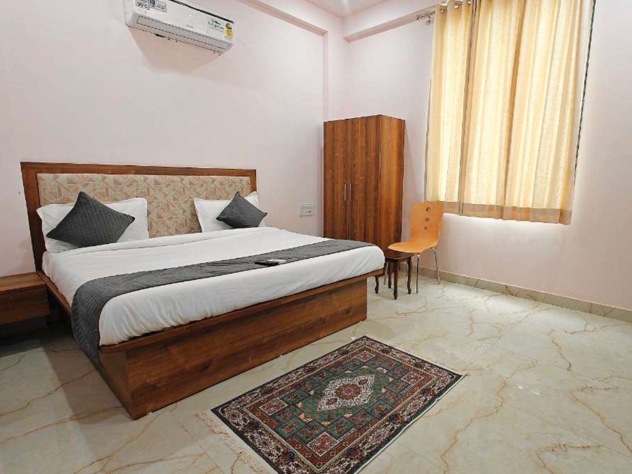 Hotel Regal Crown in Jaipur