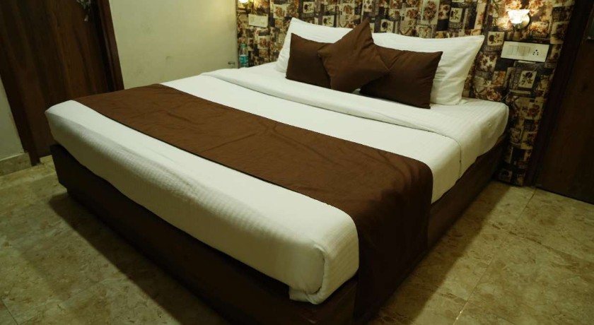 Hotel The Lamp in Zirakpur