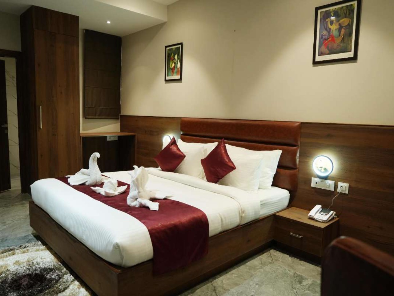 Hotel The Lamp in Zirakpur