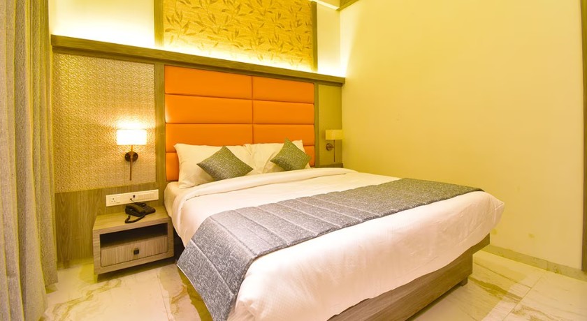Hotel La Dahlia in Thane