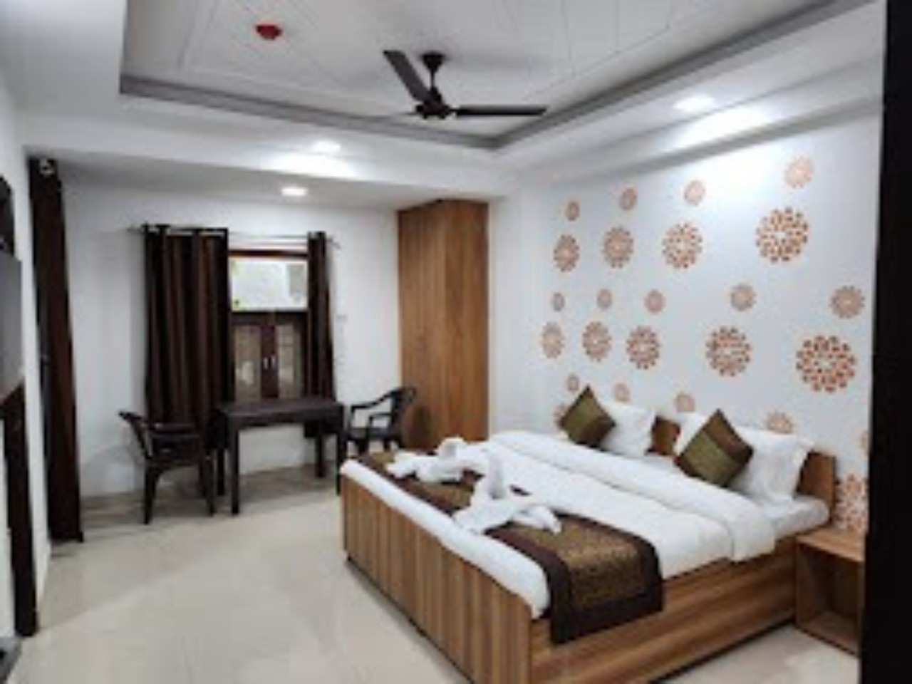 Hotel Abode Inn in Delhi