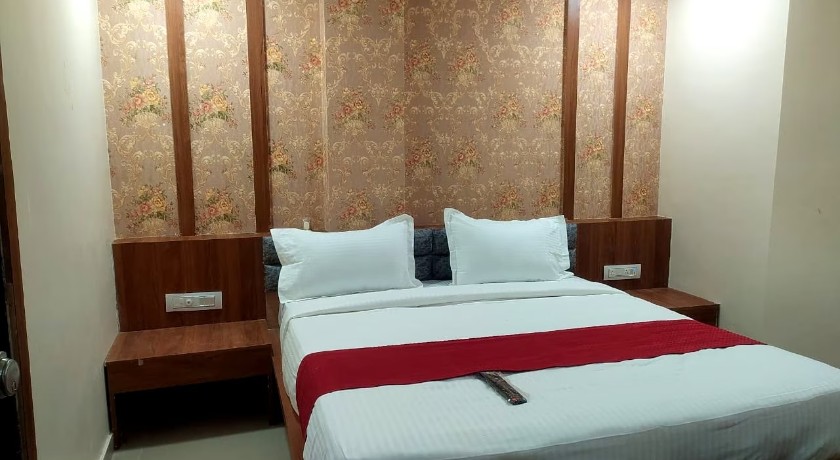 Hotel Red Rose in Vadodara