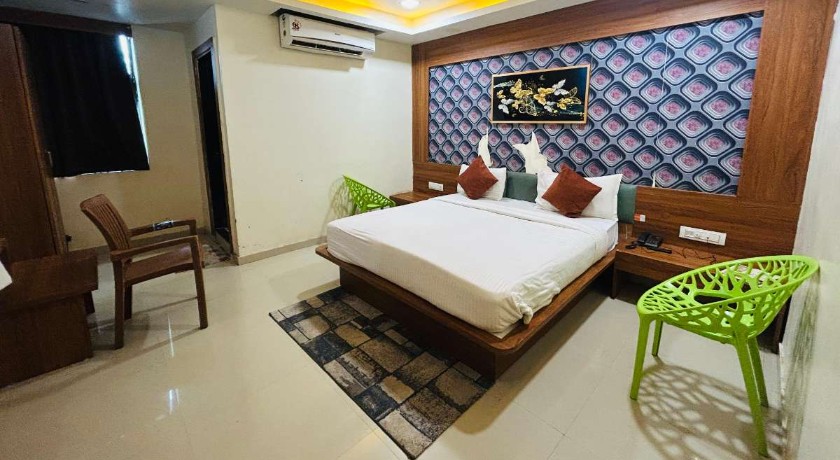 Hotel Red Rose in Vadodara