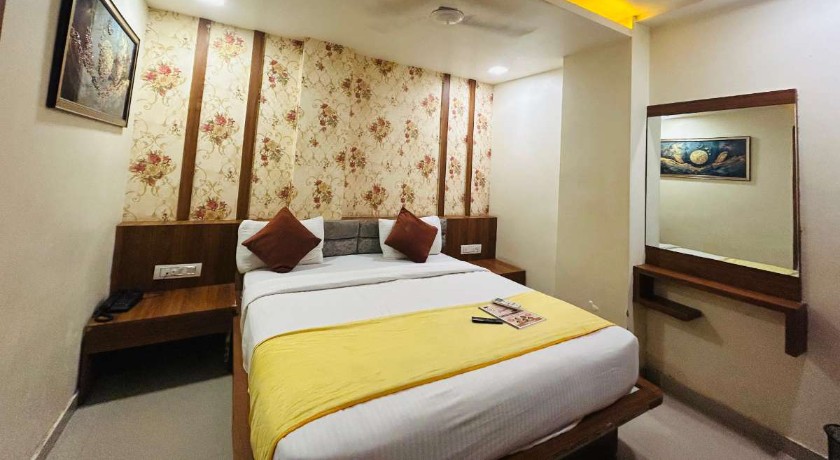 Hotel Red Rose in Vadodara
