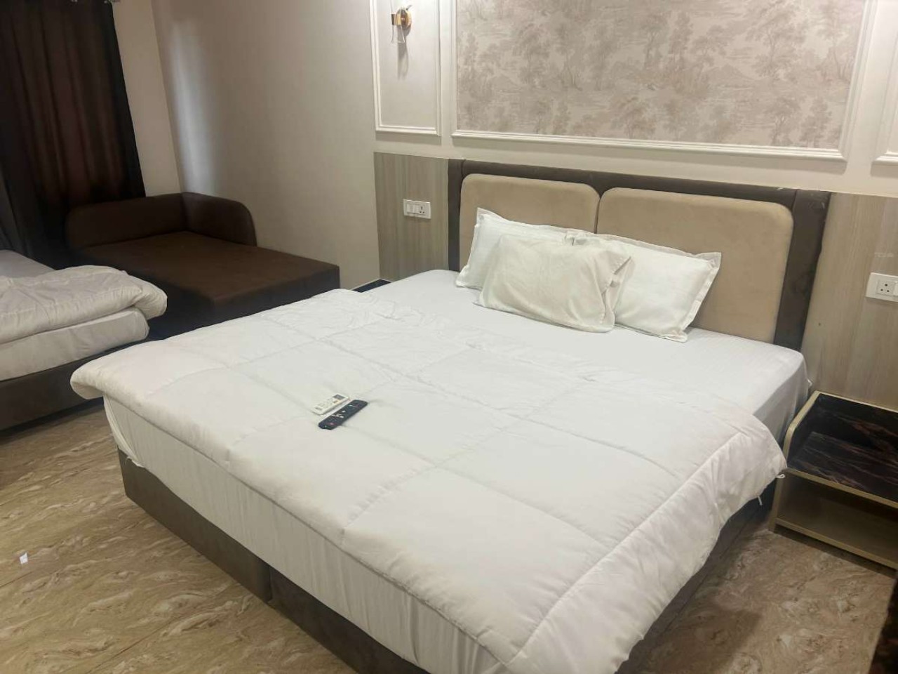 Hotel Kiwi Inn in Indore