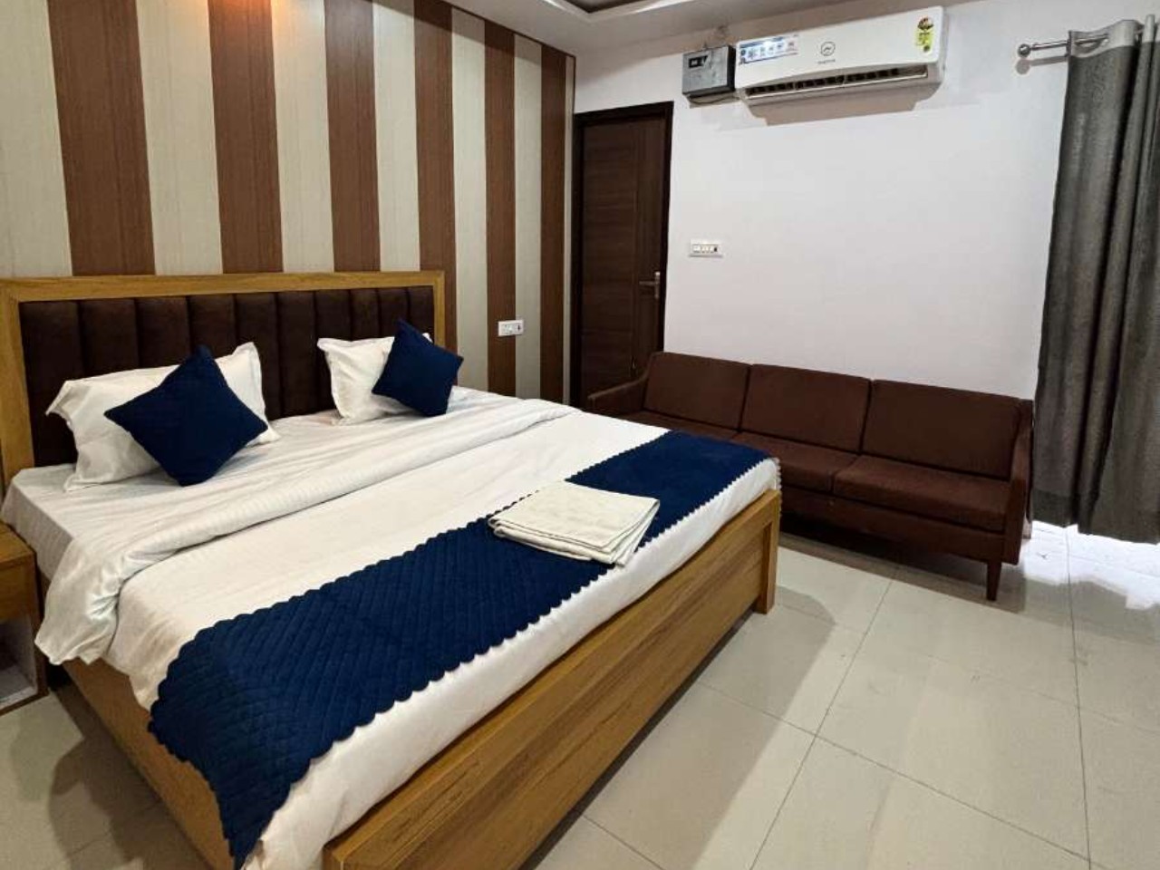 Hotel Vinayak in Lucknow