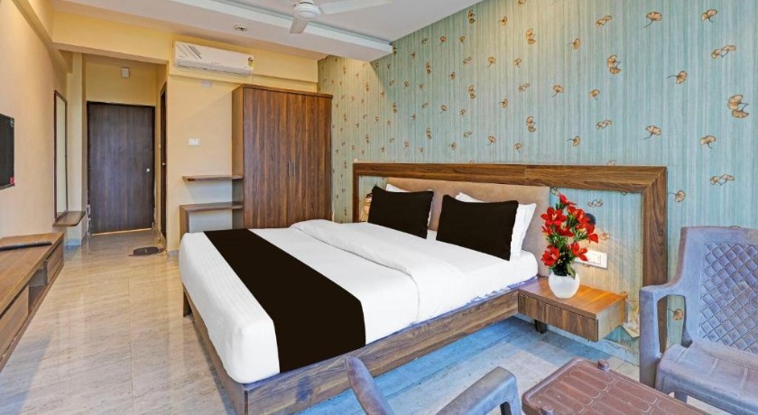 Hotel Om Shiv in Vadodara