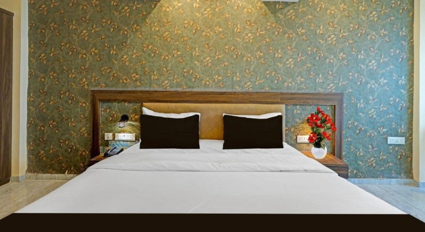 Hotel Om Shiv in Vadodara