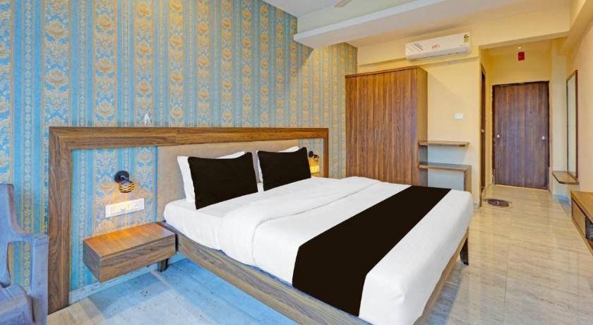 Hotel Om Shiv in Vadodara