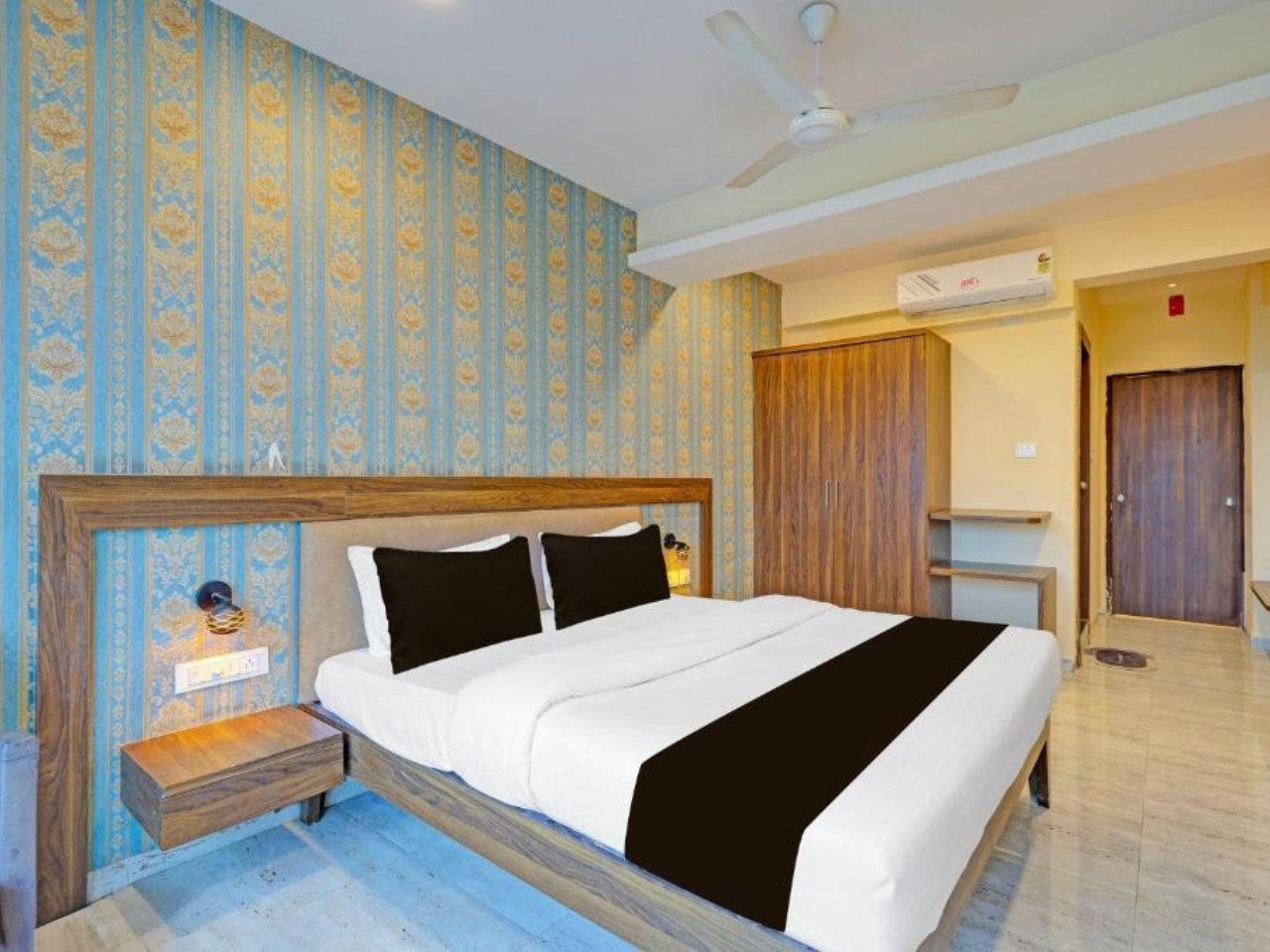 Hotel Om Shiv in Vadodara