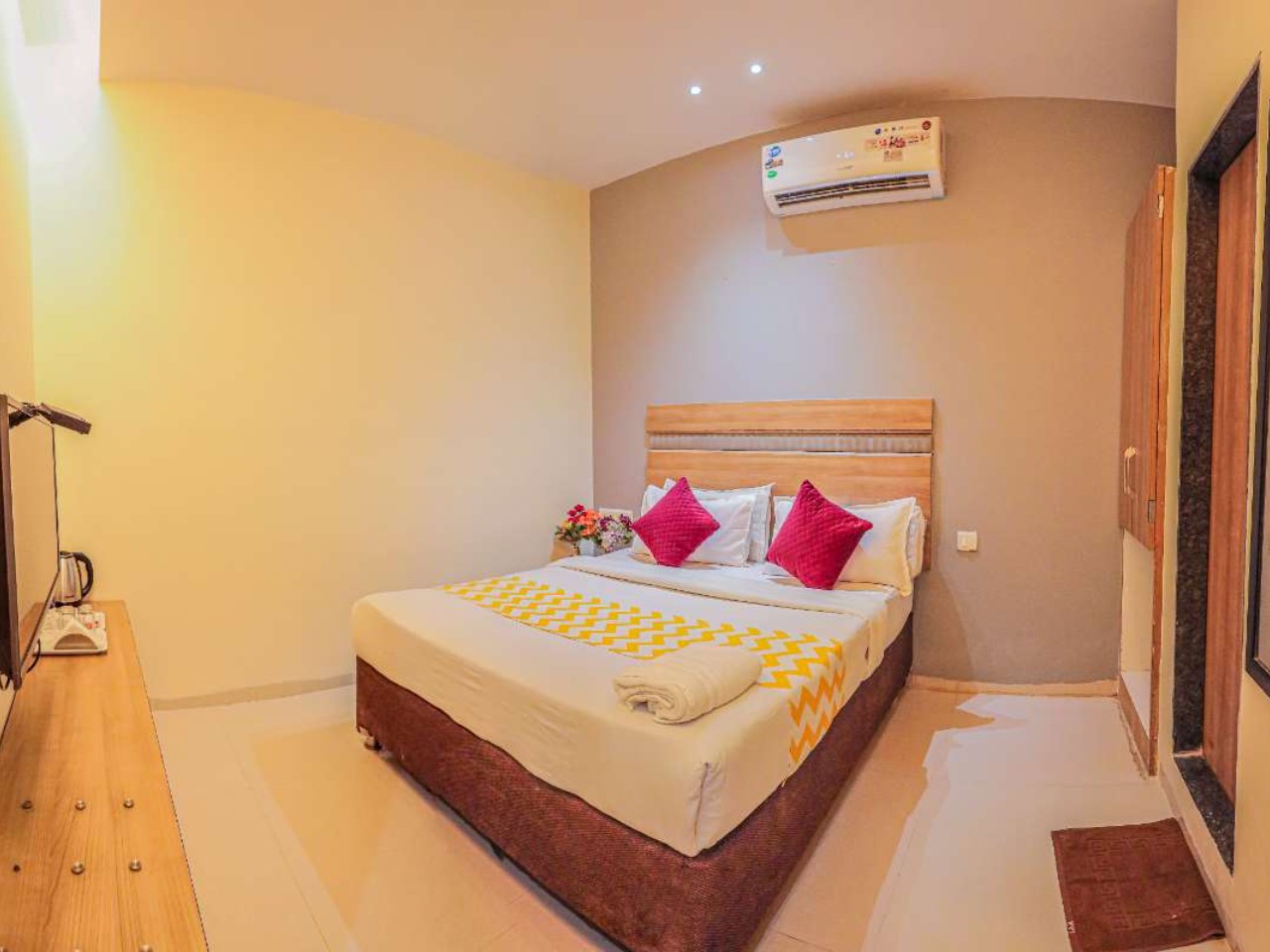 Hotel Akasa International in Mumbai