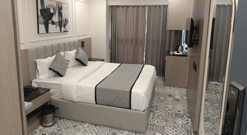 Hotel Laxus in Ahmedabad