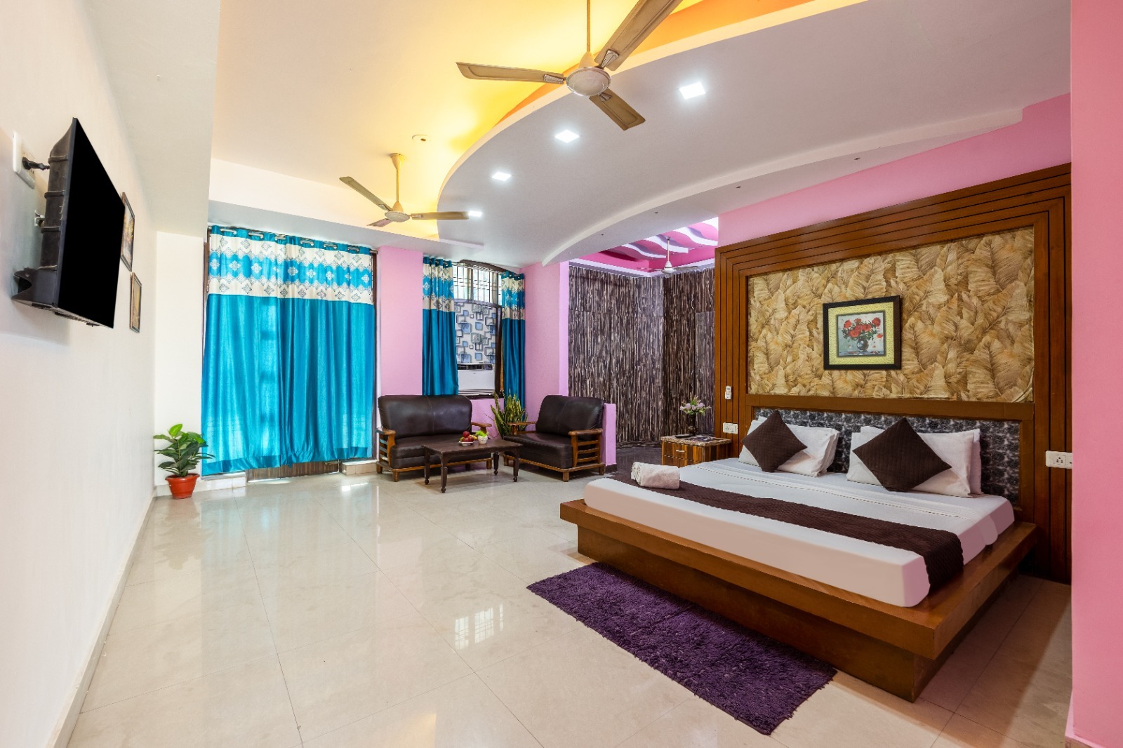 Hotel Warm Welcome in Noida