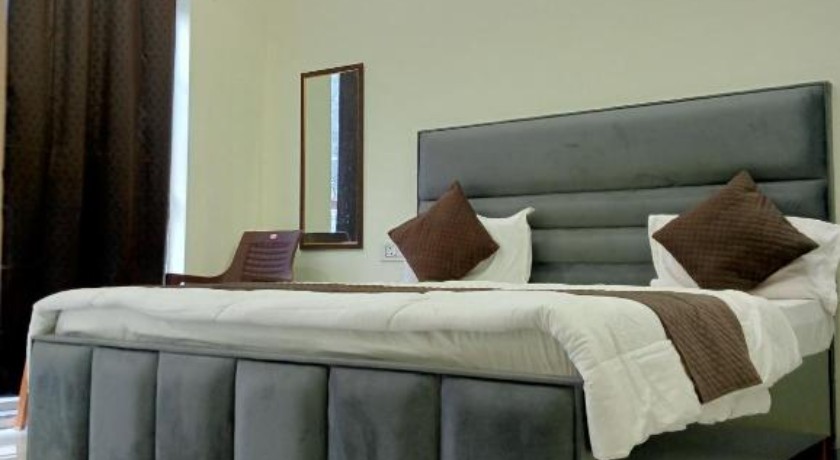 Narayana Stay in Varanasi