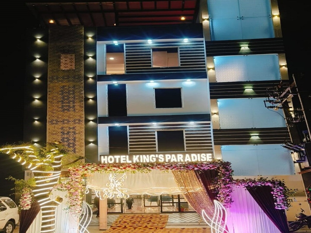 Hotel Kings Paradise in Lucknow