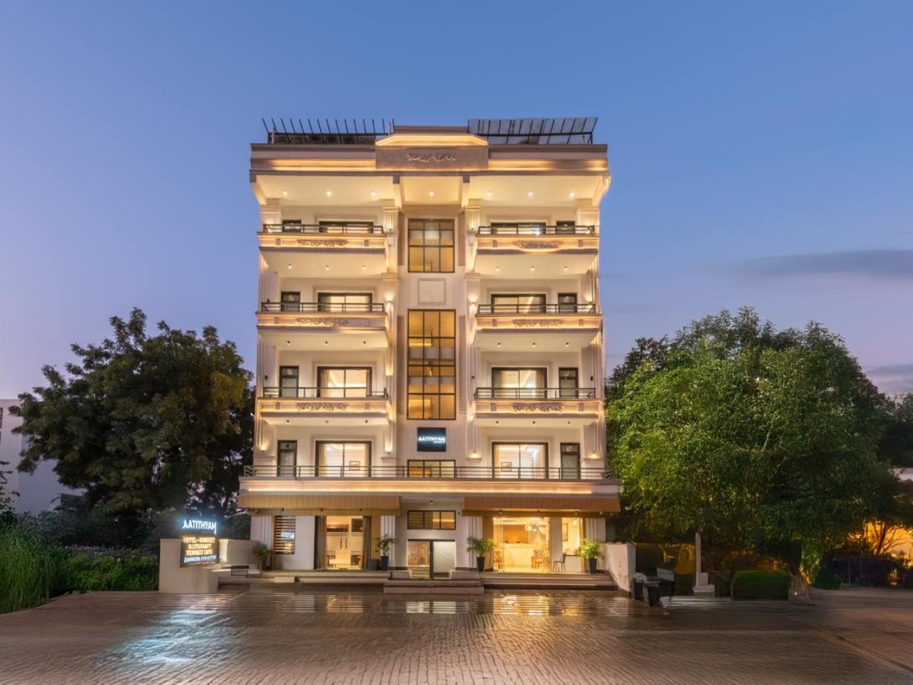 Qotel Signature - Golf Course Road in Gurgaon