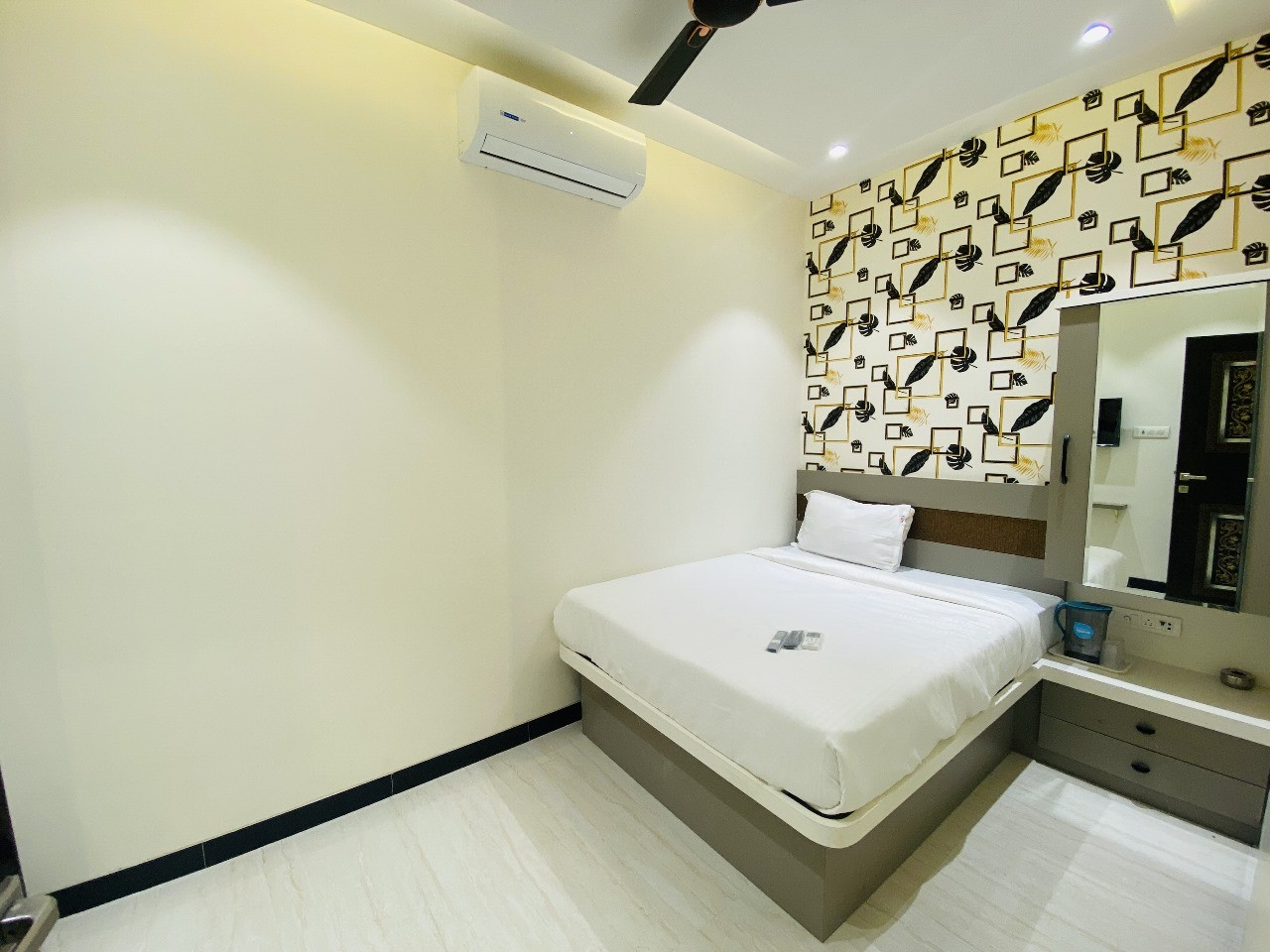 Hotel Rose Inn in Mumbai