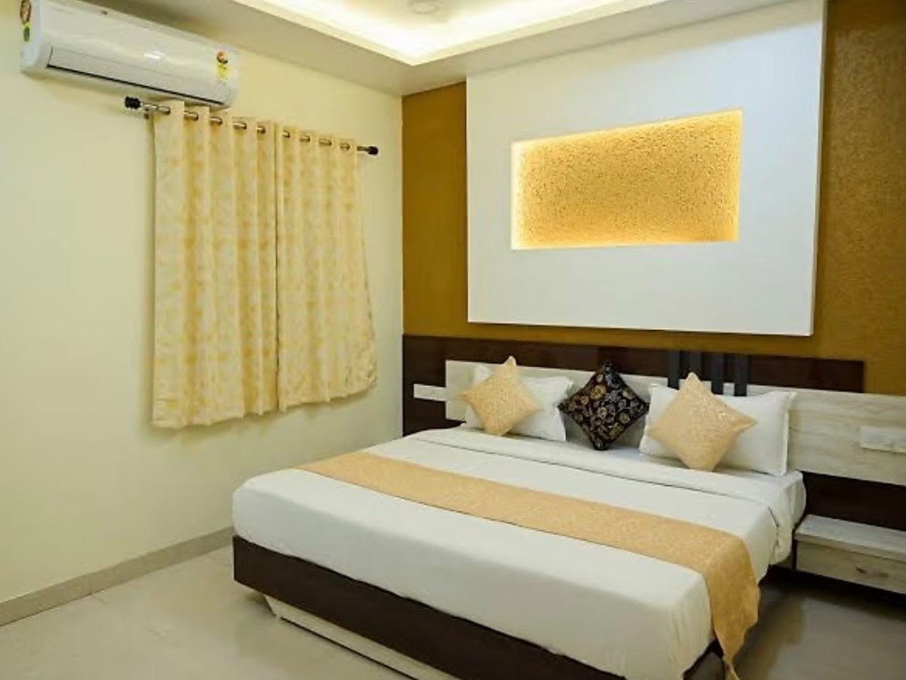 Hotel Golden Bliss in Bhopal