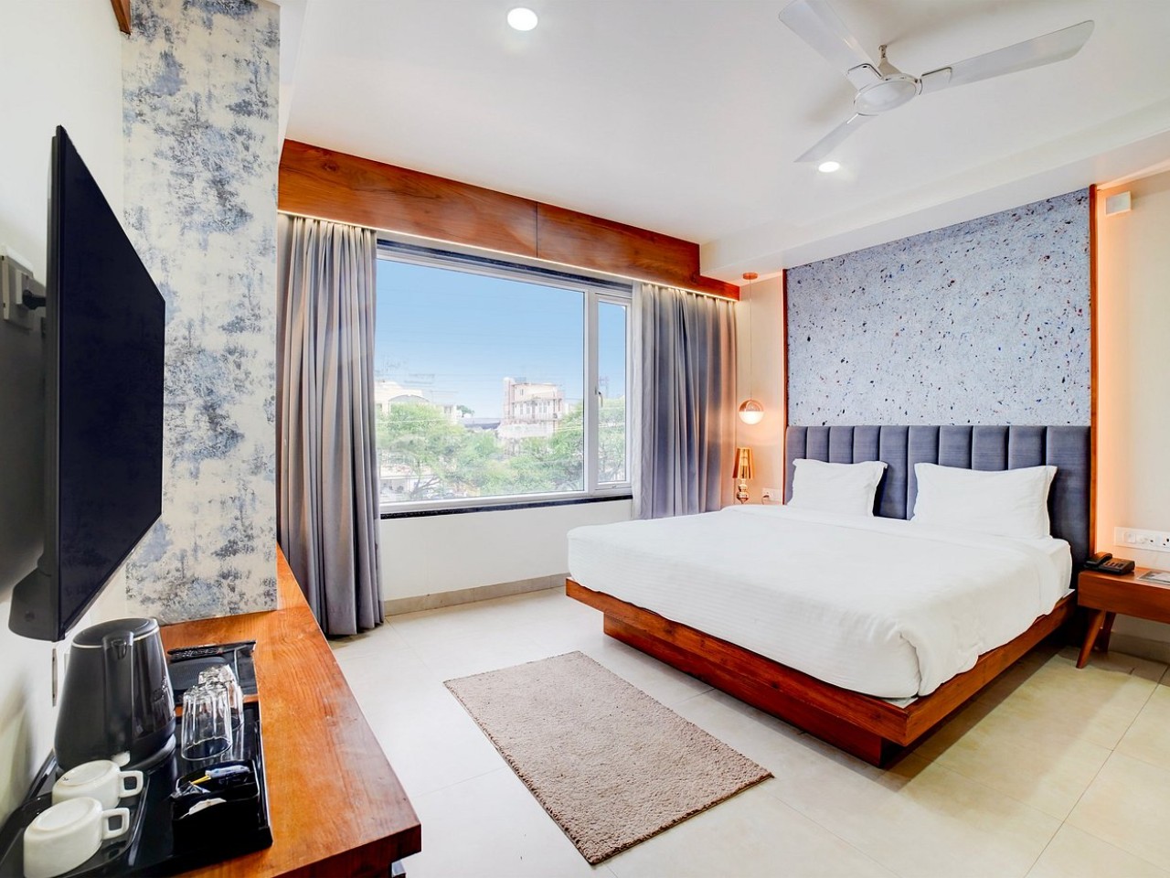 Hotel Ocean Breeze in Bhopal