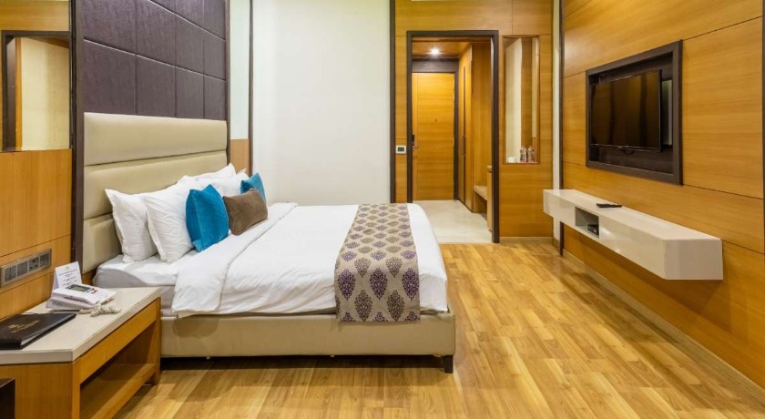 Palm Green Hotel and Resort in Delhi