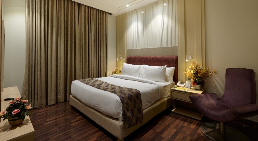 Palm Green Hotel and Resort in Delhi