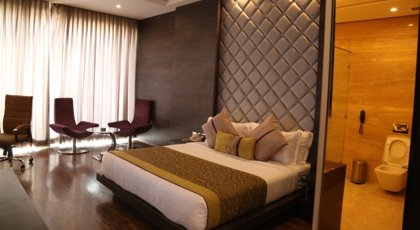 Palm Green Hotel and Resort in Delhi