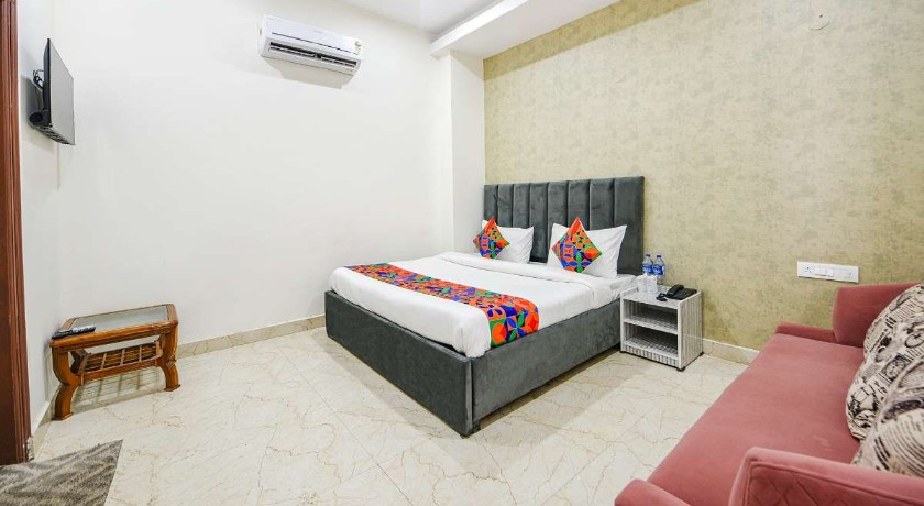Hotel Kavya Inn - Near The Mall Of Faridabad in Faridabad