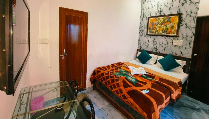 Hotel Glory Residency and Cafe in Varanasi