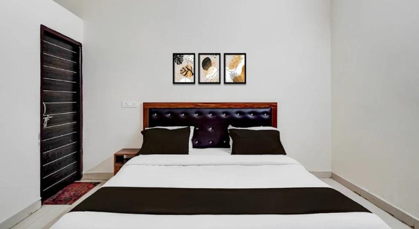 Hotel Heaven Peacock in Noida