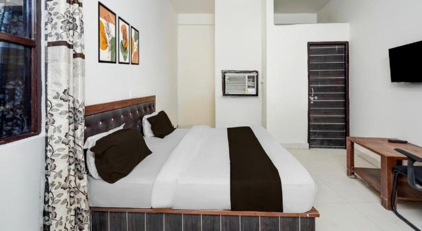 Hotel Heaven Peacock in Noida