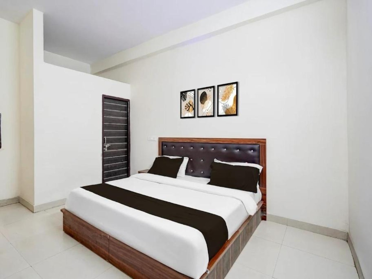 Hotel Heaven Peacock in Noida