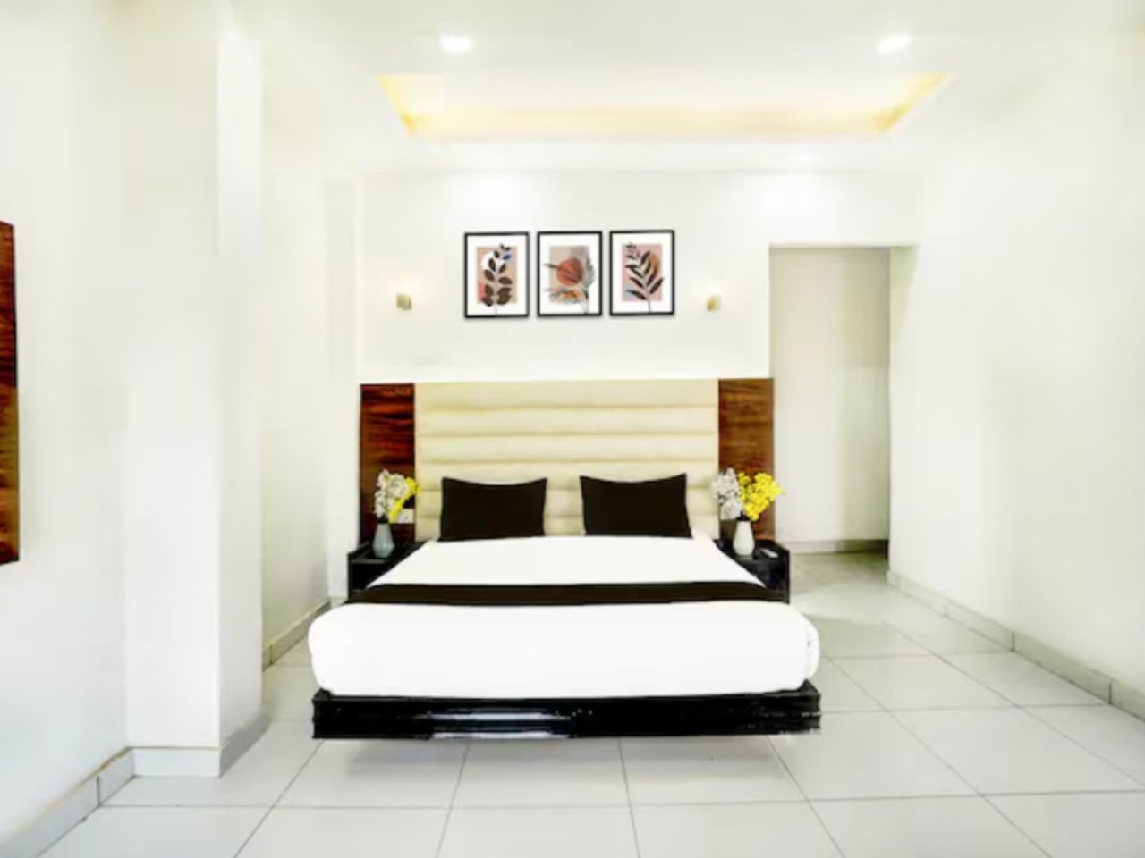 Oasis Hotel in Noida