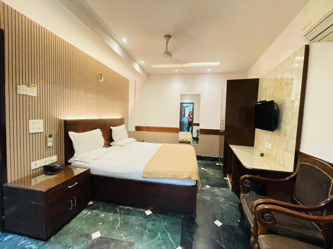 Flourish Inn Saket- Opp Max Hospital in Delhi