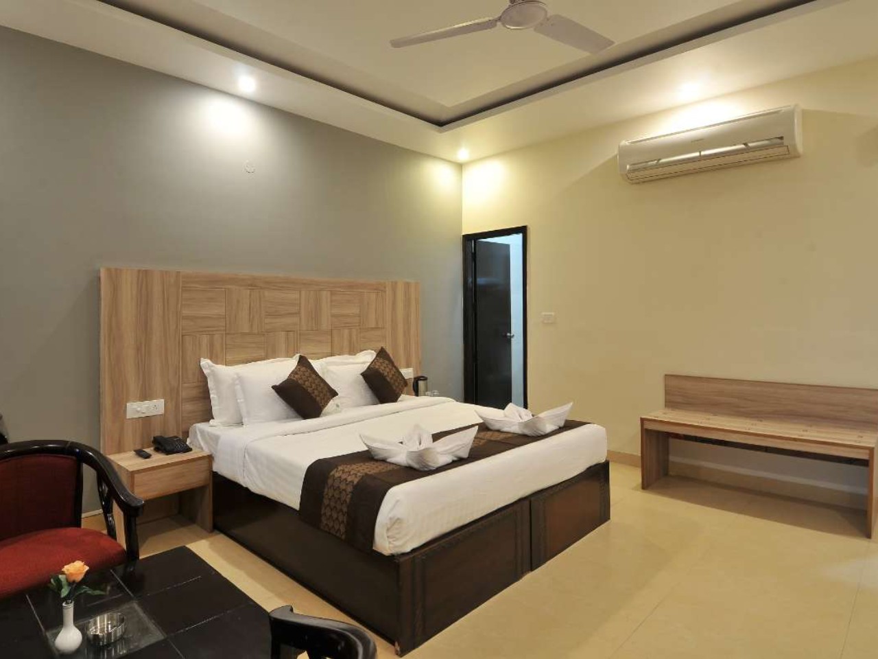 Hind Hotel in Zirakpur