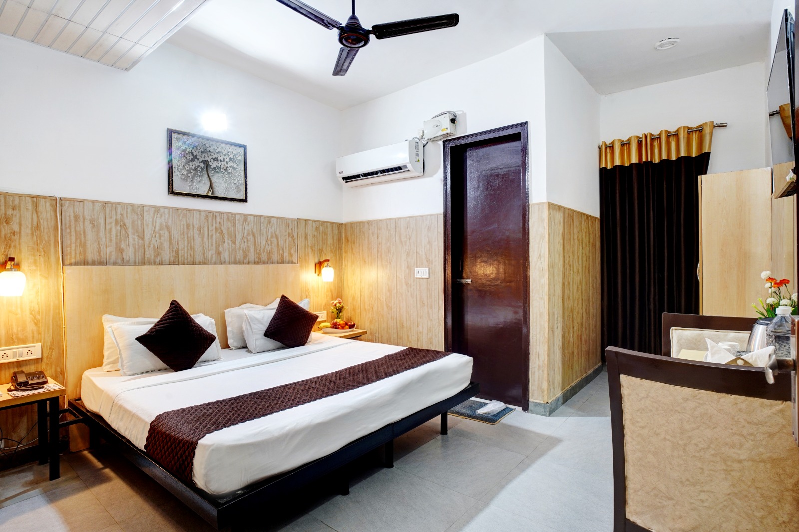 Hotel Vasundhra Grand in Ghaziabad