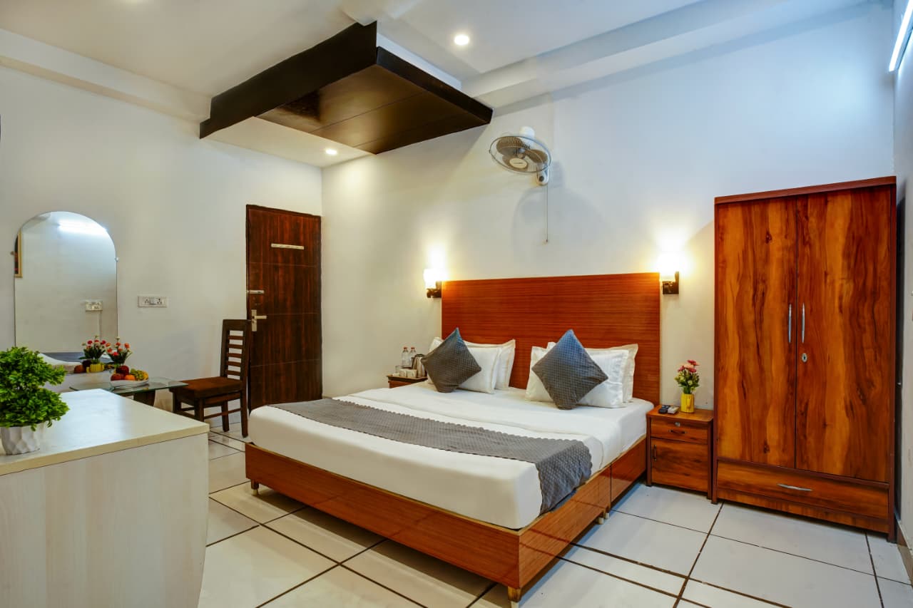 Hotel White in Ghaziabad