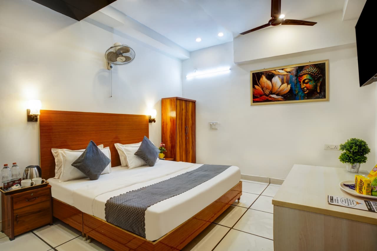 Hotel White in Ghaziabad