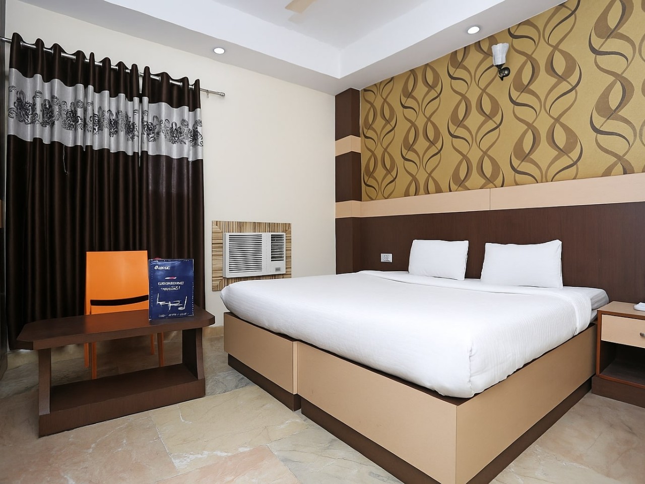 Hotel Royal Crystal Inn in Lucknow